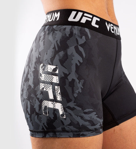 UFC Venum Performance Shorts Dames - Zwart - Shorts