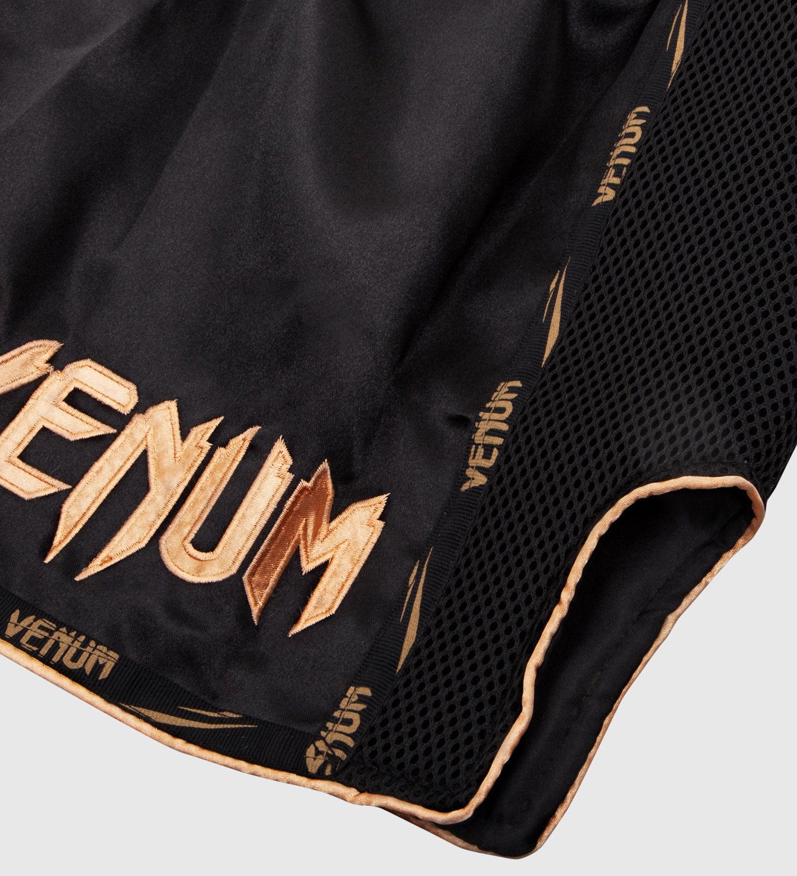 Venum Kickboks Broekje Giant - Zwart/Goud - Shorts