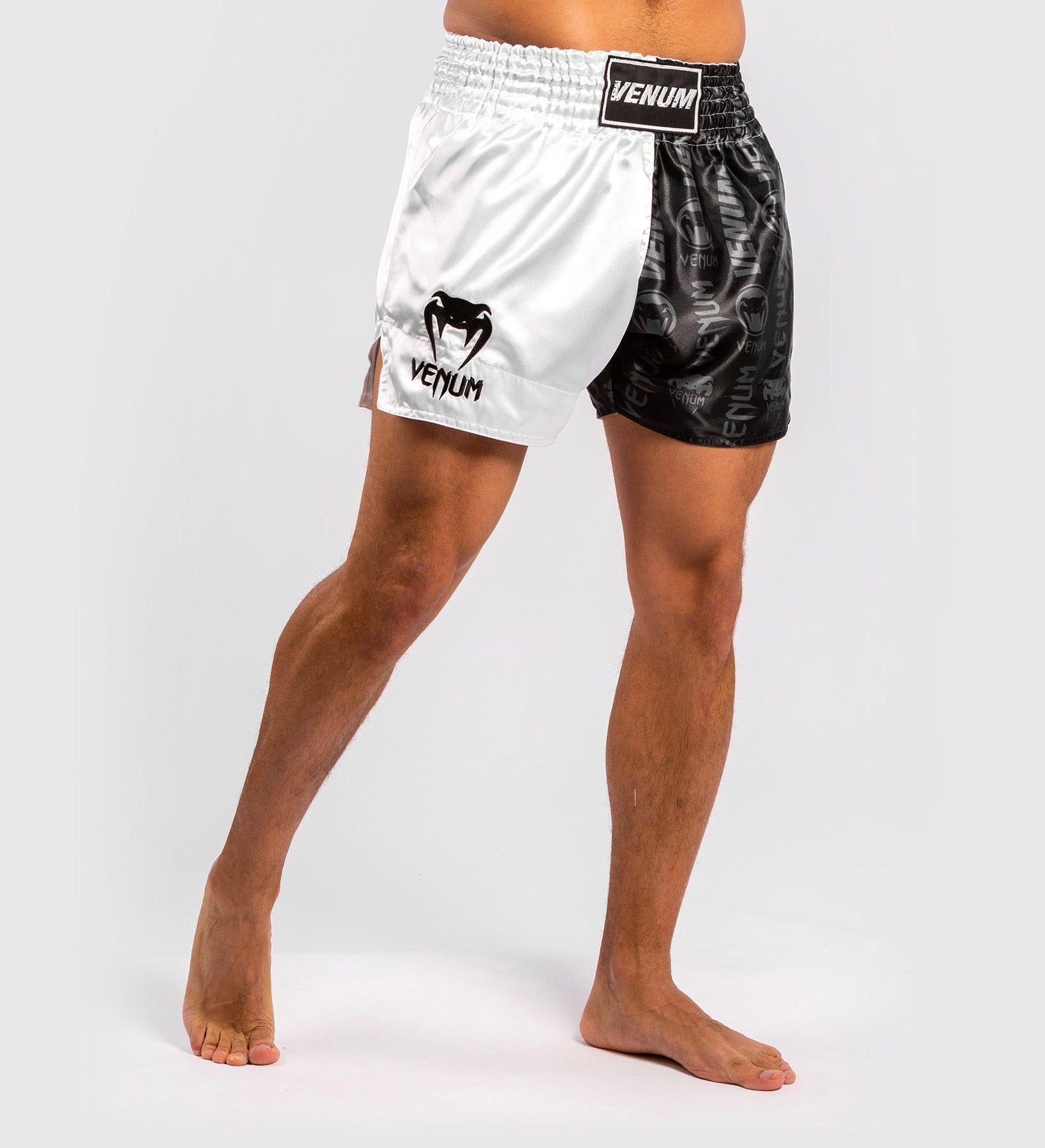 Venum Kickboks Broekje Logos - Zwart/Wit - Shorts