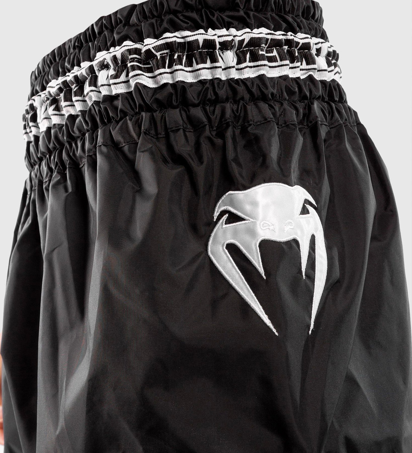 Venum Kickboks Broekje Parachute - Zwart/Wit - Shorts