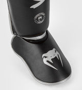 Venum Kickboks Scheenbeschermers Challenger - Zwart/Zilver - Scheenbeschermers