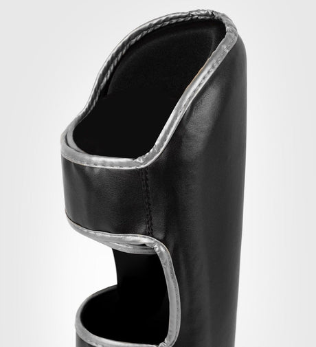 Venum Kickboks Scheenbeschermers Challenger - Zwart/Zilver - Scheenbeschermers