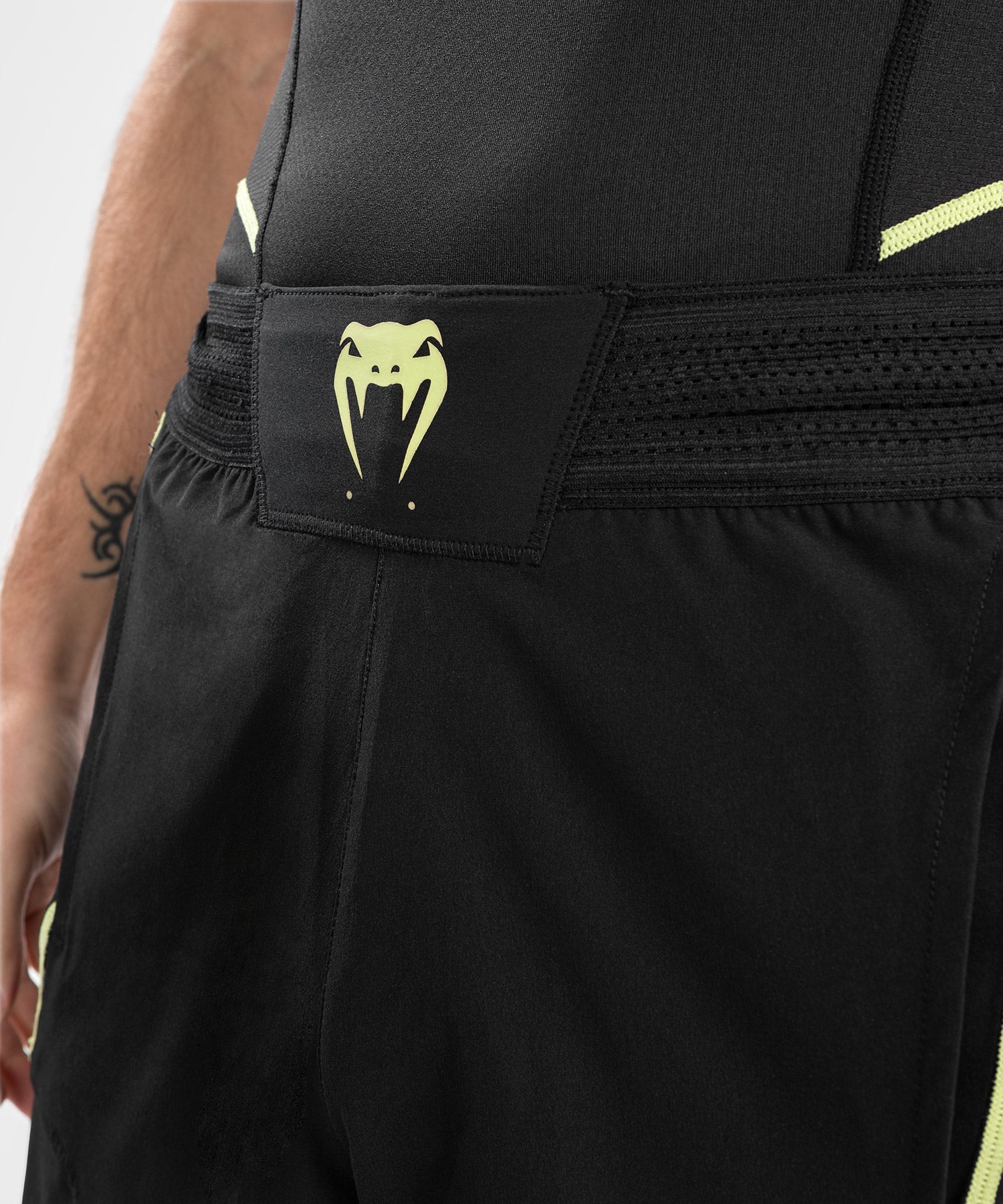 Venum MMA Broekje Fusion 2.0 - Zwart/Geel - Shorts